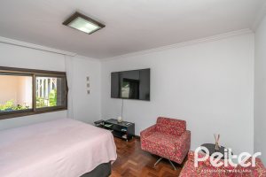 Casa à venda com 266m², 3 dormitórios, 2 suítes, 4 vagas, no bairro Jardim Isabel em Porto Alegre