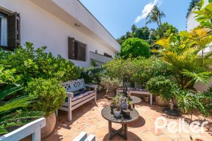 Casa à venda com 266m², 3 dormitórios, 2 suítes, 4 vagas, no bairro Jardim Isabel em Porto Alegre