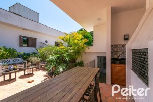 Casa à venda com 266m², 3 dormitórios, 2 suítes, 4 vagas, no bairro Jardim Isabel em Porto Alegre