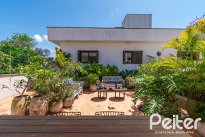 Casa à venda com 266m², 3 dormitórios, 2 suítes, 4 vagas, no bairro Jardim Isabel em Porto Alegre