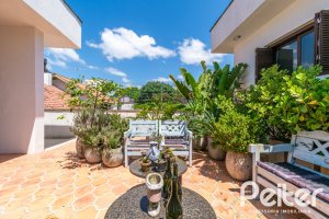 Casa à venda com 266m², 3 dormitórios, 2 suítes, 4 vagas, no bairro Jardim Isabel em Porto Alegre