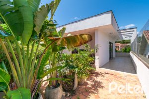 Casa à venda com 266m², 3 dormitórios, 2 suítes, 4 vagas, no bairro Jardim Isabel em Porto Alegre