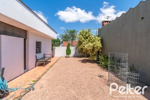 Casa à venda com 266m², 3 dormitórios, 2 suítes, 4 vagas, no bairro Jardim Isabel em Porto Alegre