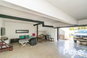 Casa à venda com 266m², 3 dormitórios, 2 suítes, 4 vagas, no bairro Jardim Isabel em Porto Alegre