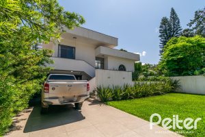 Casa à venda com 266m², 3 dormitórios, 2 suítes, 4 vagas, no bairro Jardim Isabel em Porto Alegre