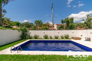 Casa à venda com 266m², 3 dormitórios, 2 suítes, 4 vagas, no bairro Jardim Isabel em Porto Alegre