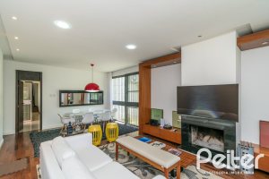 Casa à venda com 266m², 3 dormitórios, 2 suítes, 4 vagas, no bairro Jardim Isabel em Porto Alegre