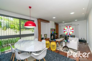 Casa à venda com 266m², 3 dormitórios, 2 suítes, 4 vagas, no bairro Jardim Isabel em Porto Alegre