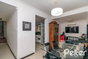 Casa à venda com 266m², 3 dormitórios, 2 suítes, 4 vagas, no bairro Jardim Isabel em Porto Alegre