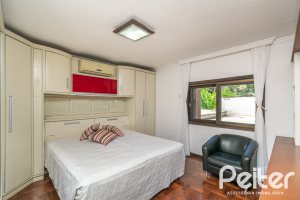 Casa à venda com 266m², 3 dormitórios, 2 suítes, 4 vagas, no bairro Jardim Isabel em Porto Alegre