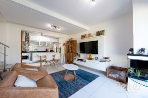 Casa em Condomínio à venda com 145m², 3 dormitórios, 1 suíte, 2 vagas, no bairro Ipanema em Porto Alegre