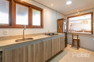 Casa em Condomínio à venda com 219m², 3 dormitórios, 1 suíte, 3 vagas, no bairro Tristeza em Porto Alegre