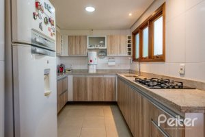 Casa em Condomínio à venda com 219m², 3 dormitórios, 1 suíte, 3 vagas, no bairro Tristeza em Porto Alegre