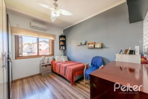 Casa em Condomínio à venda com 219m², 3 dormitórios, 1 suíte, 3 vagas, no bairro Tristeza em Porto Alegre