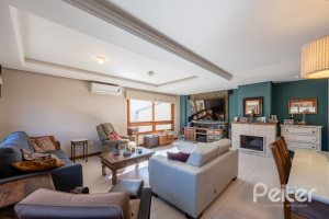 Casa em Condomínio à venda com 219m², 3 dormitórios, 1 suíte, 3 vagas, no bairro Tristeza em Porto Alegre