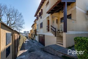 Casa em Condomínio à venda com 219m², 3 dormitórios, 1 suíte, 3 vagas, no bairro Tristeza em Porto Alegre