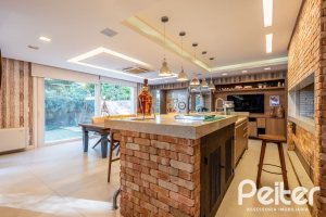 Casa em Condomínio à venda com 568m², 4 dormitórios, 4 suítes, 5 vagas, no bairro Pedra Redonda em PORTO ALEGRE