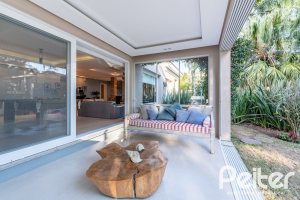 Casa em Condomínio à venda com 568m², 4 dormitórios, 4 suítes, 5 vagas, no bairro Pedra Redonda em PORTO ALEGRE