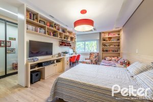 Casa em Condomínio à venda com 568m², 4 dormitórios, 4 suítes, 5 vagas, no bairro Pedra Redonda em PORTO ALEGRE