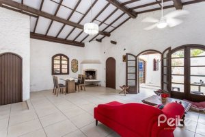 Casa à venda com 361m², 4 dormitórios, 1 suíte, 3 vagas, no bairro Vila Assunção em Porto Alegre