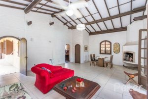 Casa à venda com 361m², 4 dormitórios, 1 suíte, 3 vagas, no bairro Vila Assunção em Porto Alegre