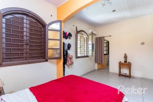 Casa à venda com 361m², 4 dormitórios, 1 suíte, 3 vagas, no bairro Vila Assunção em Porto Alegre