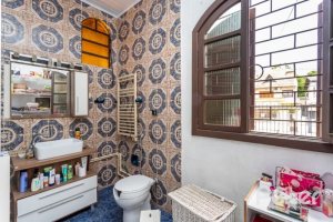 Casa à venda com 361m², 4 dormitórios, 1 suíte, 3 vagas, no bairro Vila Assunção em Porto Alegre