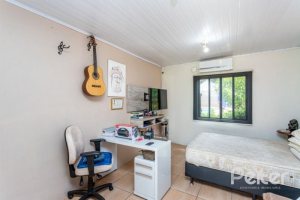 Casa à venda com 361m², 4 dormitórios, 1 suíte, 3 vagas, no bairro Vila Assunção em Porto Alegre