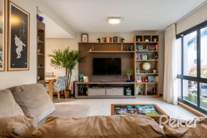 Casa em Condomínio à venda com 211m², 3 dormitórios, 1 suíte, 2 vagas, no bairro Tristeza em Porto Alegre