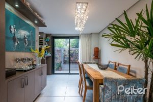 Casa em Condomínio à venda com 211m², 3 dormitórios, 1 suíte, 2 vagas, no bairro Tristeza em Porto Alegre
