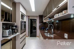 Casa em Condomínio à venda com 211m², 3 dormitórios, 1 suíte, 2 vagas, no bairro Tristeza em Porto Alegre