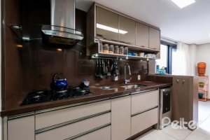 Casa em Condomínio à venda com 211m², 3 dormitórios, 1 suíte, 2 vagas, no bairro Tristeza em Porto Alegre