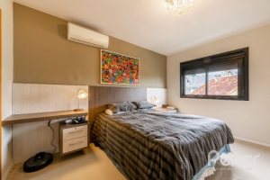 Casa em Condomínio à venda com 211m², 3 dormitórios, 1 suíte, 2 vagas, no bairro Tristeza em Porto Alegre