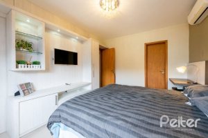 Casa em Condomínio à venda com 211m², 3 dormitórios, 1 suíte, 2 vagas, no bairro Tristeza em Porto Alegre