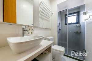 Casa em Condomínio à venda com 211m², 3 dormitórios, 1 suíte, 2 vagas, no bairro Tristeza em Porto Alegre