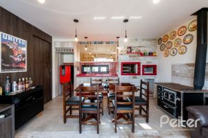 Casa em Condomínio à venda com 211m², 3 dormitórios, 1 suíte, 2 vagas, no bairro Tristeza em Porto Alegre