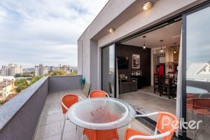 Casa em Condomínio à venda com 211m², 3 dormitórios, 1 suíte, 2 vagas, no bairro Tristeza em Porto Alegre