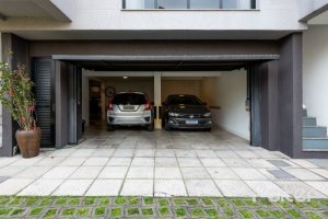 Casa em Condomínio à venda com 211m², 3 dormitórios, 1 suíte, 2 vagas, no bairro Tristeza em Porto Alegre