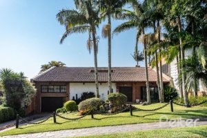 Casa à venda com 365m², 4 dormitórios, 3 suítes, 4 vagas, no bairro Vila Assunção em Porto Alegre