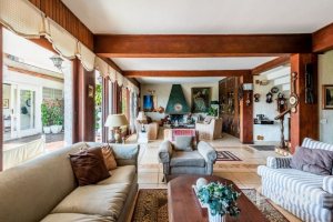 Casa à venda com 365m², 4 dormitórios, 3 suítes, 4 vagas, no bairro Vila Assunção em Porto Alegre