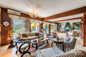 Casa à venda com 365m², 4 dormitórios, 3 suítes, 4 vagas, no bairro Vila Assunção em Porto Alegre