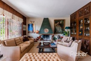 Casa à venda com 365m², 4 dormitórios, 3 suítes, 4 vagas, no bairro Vila Assunção em Porto Alegre