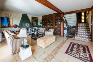 Casa à venda com 365m², 4 dormitórios, 3 suítes, 4 vagas, no bairro Vila Assunção em Porto Alegre