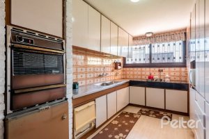 Casa à venda com 365m², 4 dormitórios, 3 suítes, 4 vagas, no bairro Vila Assunção em Porto Alegre