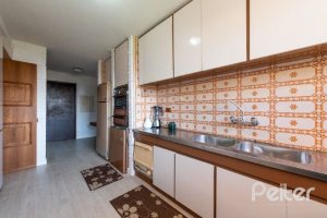 Casa à venda com 365m², 4 dormitórios, 3 suítes, 4 vagas, no bairro Vila Assunção em Porto Alegre