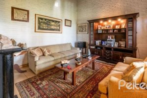 Casa à venda com 365m², 4 dormitórios, 3 suítes, 4 vagas, no bairro Vila Assunção em Porto Alegre