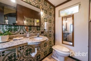 Casa à venda com 365m², 4 dormitórios, 3 suítes, 4 vagas, no bairro Vila Assunção em Porto Alegre