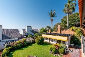 Casa à venda com 365m², 4 dormitórios, 3 suítes, 4 vagas, no bairro Vila Assunção em Porto Alegre