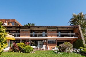 Casa à venda com 365m², 4 dormitórios, 3 suítes, 4 vagas, no bairro Vila Assunção em Porto Alegre