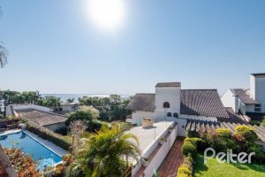 Casa à venda com 365m², 4 dormitórios, 3 suítes, 4 vagas, no bairro Vila Assunção em Porto Alegre